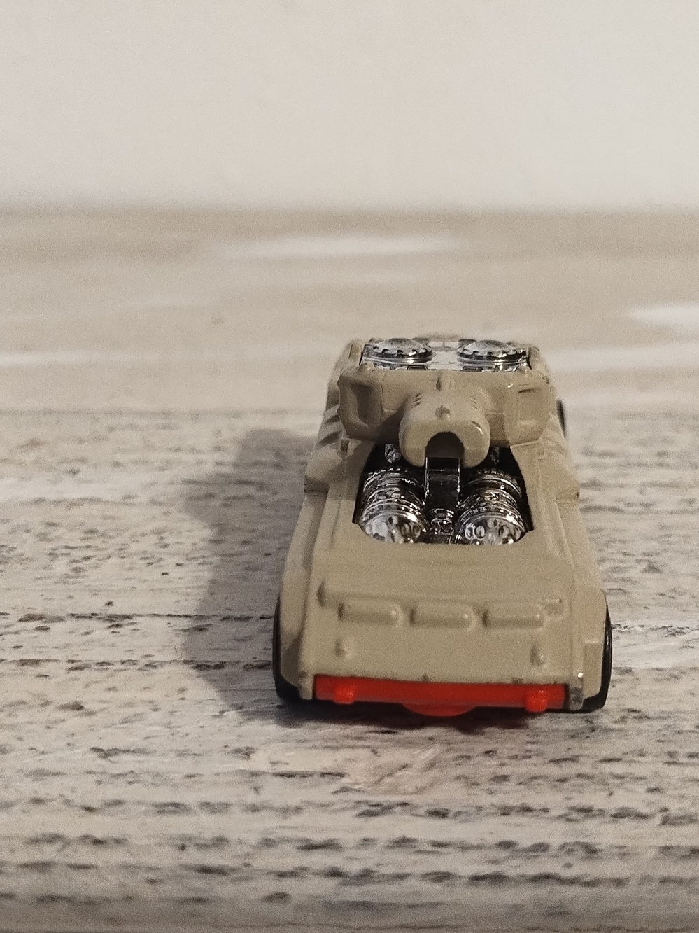 Hot wheels he off road invade army tank 2014 Sand Desert  diecast metal